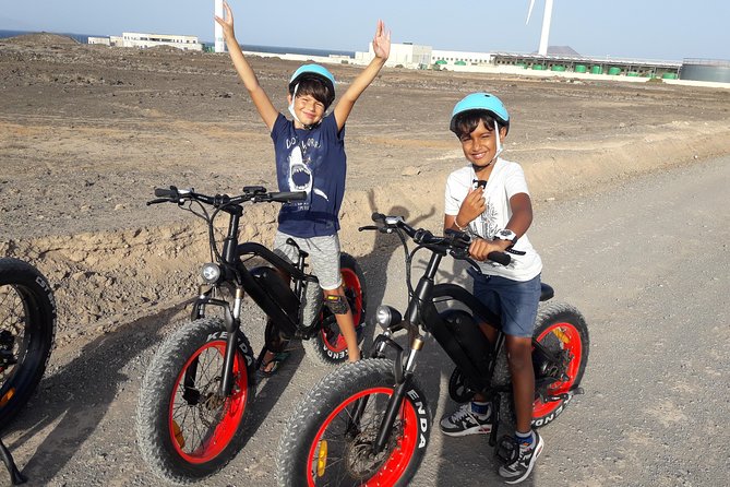 From Corralejo: E-bike/E-scooter 3-4 hour excursion - Breaks that actually help: short pauses and a snack moment