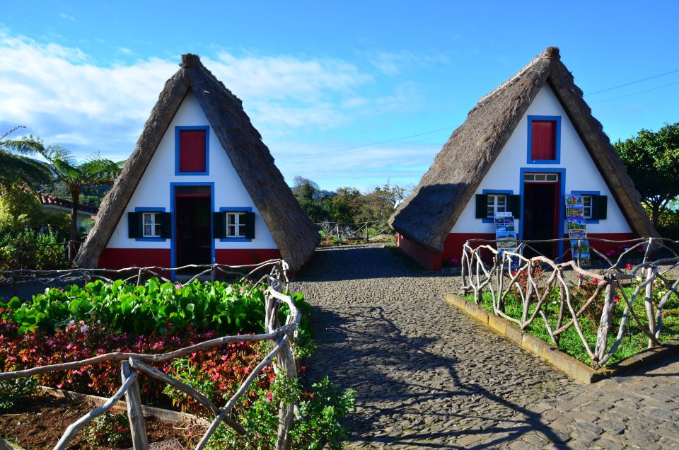 From Funchal: East Tour Madeira 4x4 Jipe Tour Santana Houses - Ponta de São Lourenço photo stop: dramatic coastline and distant islands