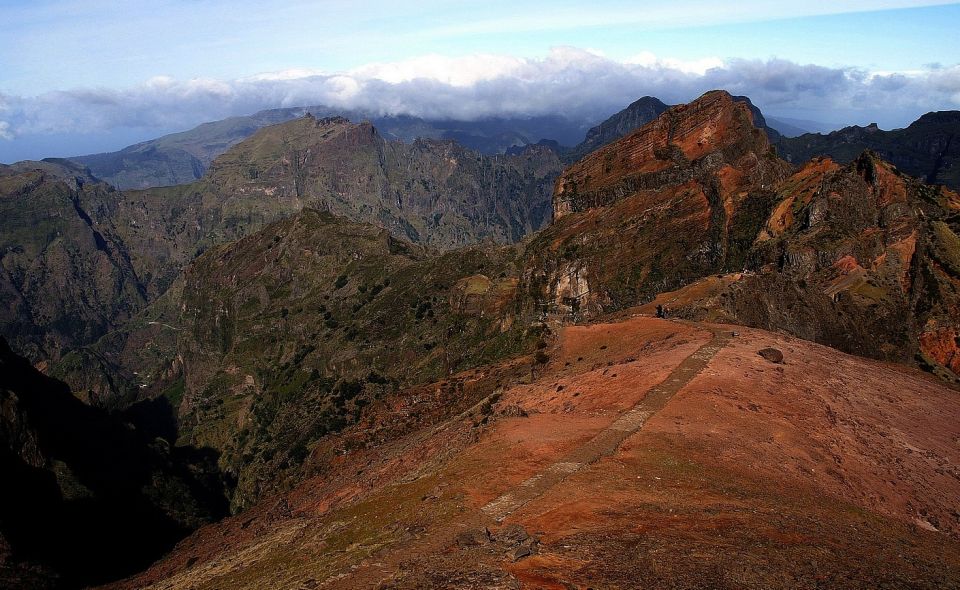 From Funchal: Santana and Pico do Areeiro East Island Tour - Santana’s colorful thatched houses: local life, not just photos