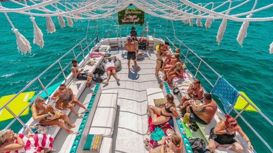 From Magaluf: Palma Bay Sightseeing Cruise with Live Music - Palma Bay in 3.5 hours: what the cruise delivers