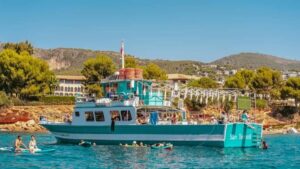 From Magaluf: Palma Bay Sightseeing Cruise with Live Music - Saxophone-guided sightseeing: Palma Cathedral, Port of Palma, and Marivent