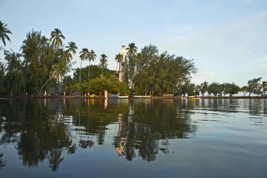 From Papeete: Tahiti Highlights Full-Day Private Tour - Lunch at the Paul Gauguin Museum Restaurant: lagoon views, local plate