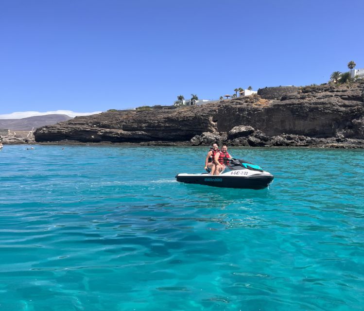 Fuerteventura : 1 hour JetSki Rental without licence - Arrival Setup: Briefing, Life Vest, Lockers, and Being Ready to Ride