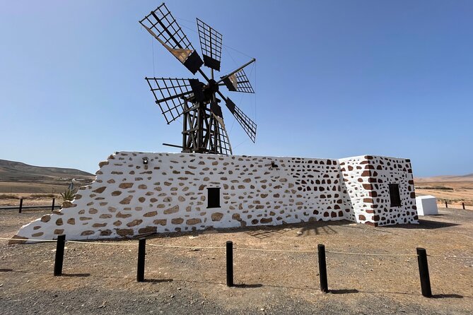 Fuerteventura: DISCOVER FUERTEVENTURA TOUR 7 hours max 8 people - Mirador Guise y Ayose: panoramic views and the guanches statues