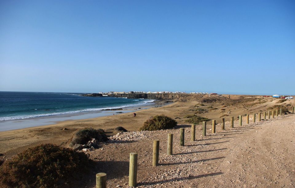 Fuerteventura: Discovery Tour - Pájara: barren mountains, a tiny oasis, and an Aztec-style church facade