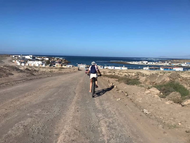 Fuerteventura North: PREMIUM E-bike guided tour - Lajares break: 20 minutes to regroup