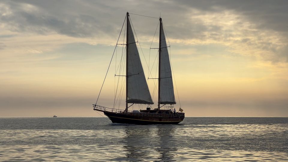 Fuerteventura: Sunset boat trip with DJ, Food & Drinks - The Oriental Tasting Menu: More Than Just a Meal Ticket