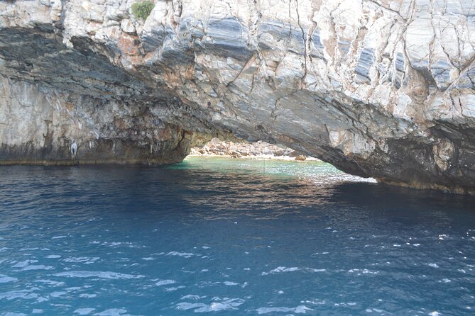 Full Day Catamaran Cruise in Paros - Food and drinks onboard: what’s included and how to plan for it