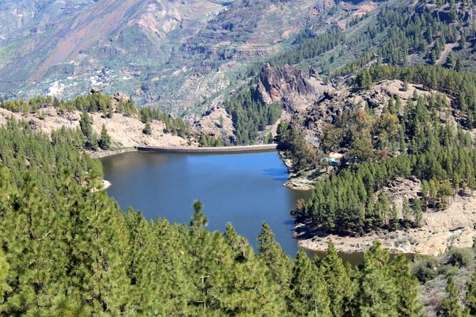 Full day Hiking Gran Canaria Peaks of Gran Canaria - Views toward Roque Nublo and Tenerife’s Teide