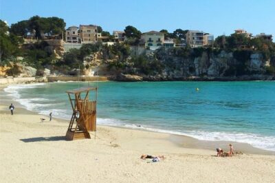 Full-Day Mallorca Caves Tour: Drach, Hams & Pearl Factory Visit - Porto Cristo: beach time that’s great, but lunch is on you