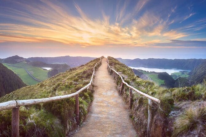 Full-Day Sete Cidades & Lagoa do Fogo Tour With Lunch (West Tour) - Lunch in the Middle: Traditional Azorean Food Without Losing the Day