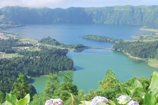 Full-Day Sete Cidades & Lagoa do Fogo Tour With Lunch (West Tour) - Morning Stops Around Sete Cidades: Viewpoints First, Then Town Time