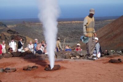 Full Day Tour to Timanfaya, Green Lagoon and La Geria - El Golfo’s Green Lagoon: What You’ll See in 40 Minutes