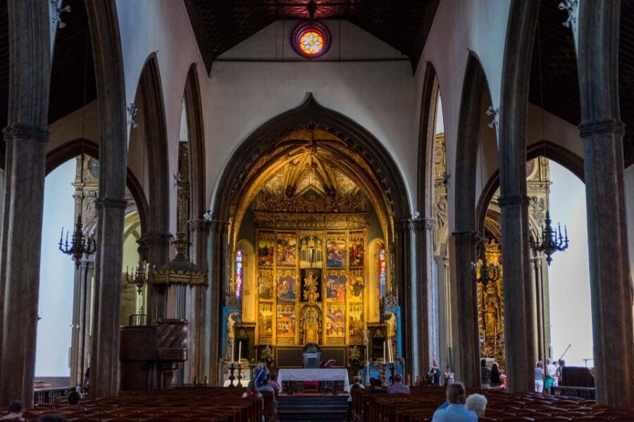 Funchal: City Highlights Tuk-Tuk Tour - Quinta Vigia: the quick pop of pink that changes the mood