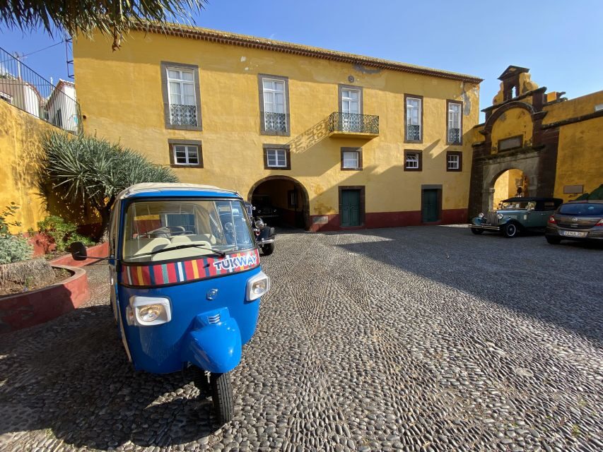 Funchal: City Highlights Tuk-Tuk Tour - Getting your bearings: pickup, first streets, and the hilltop mindset
