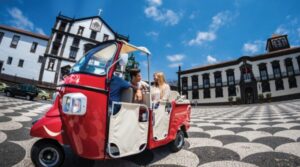Funchal: Guided Old Town Tuk Tuk Tour and Botanical Gardens - Old Town Highlights: Sé Catedral and Mercado dos Lavradores