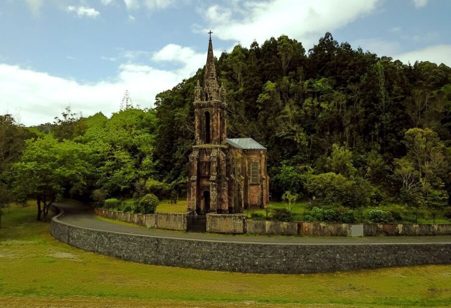 Furnas: Tea Plantations, Lake and Volcano Guided Tour - Caldeiras and Furnas Lake: Volcanic Power in Photo Stops You’ll Care About
