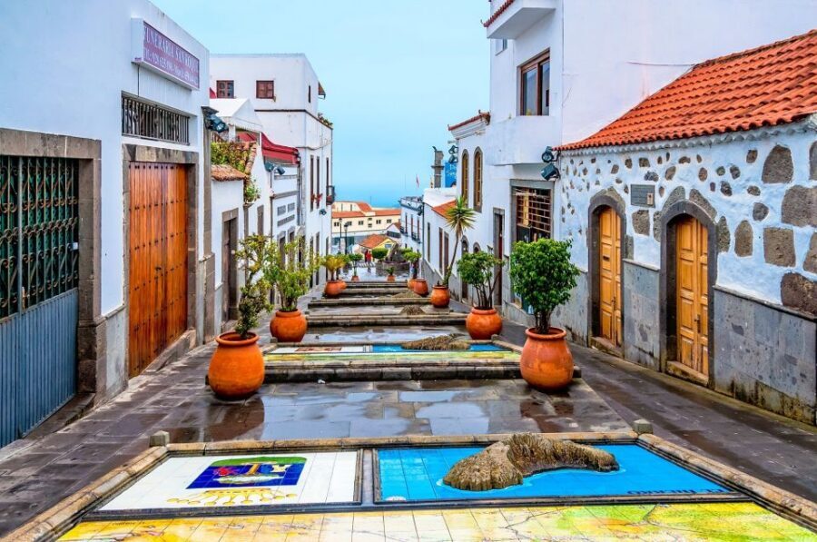 Gran Canaria: Full-Day VIP Tour by Bus - Entering the day: Agüimes to Guayadeque caves