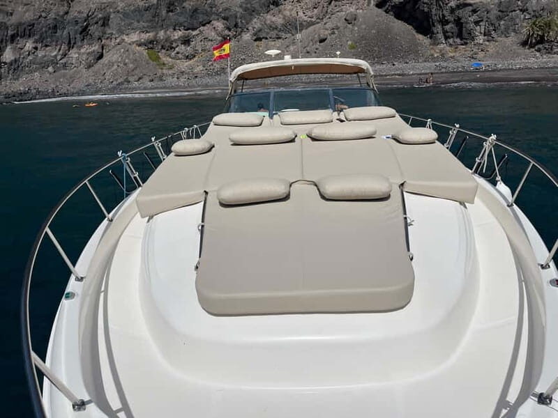 Gran Canaria: Shared yacht excursion with beverages, lunch and snorkeling - Pickup in the south: fast start, easy end
