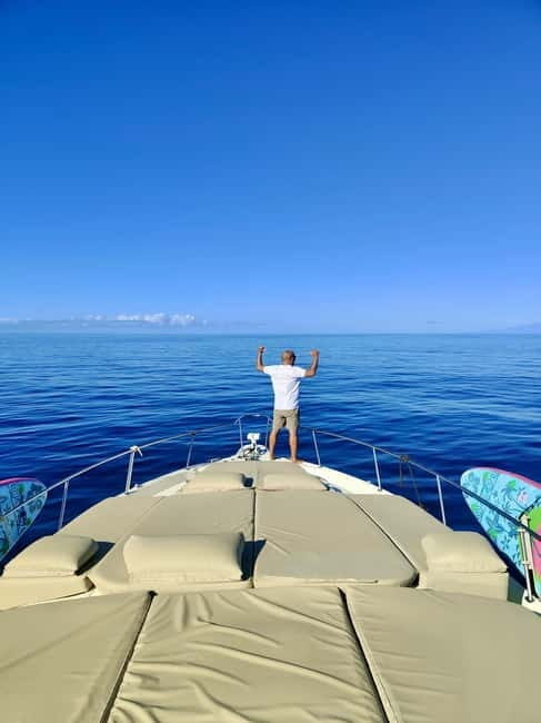Gran Canaria: Shared yacht excursion with beverages, lunch and snorkeling - Lunch-style appetizer and drinks while the crew works