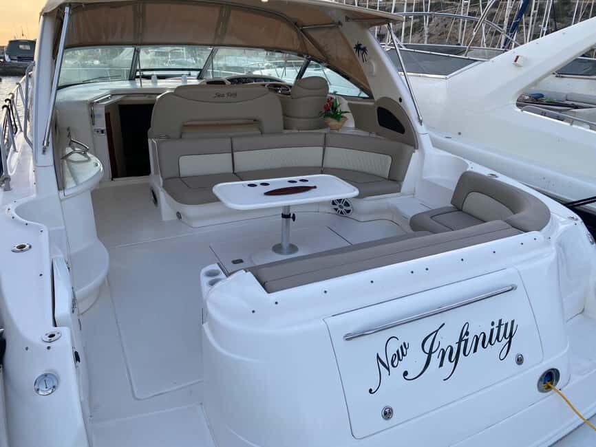 Gran Canaria: Shared yacht excursion with beverages, lunch and snorkeling - Onboard vibe on a max-12 yacht