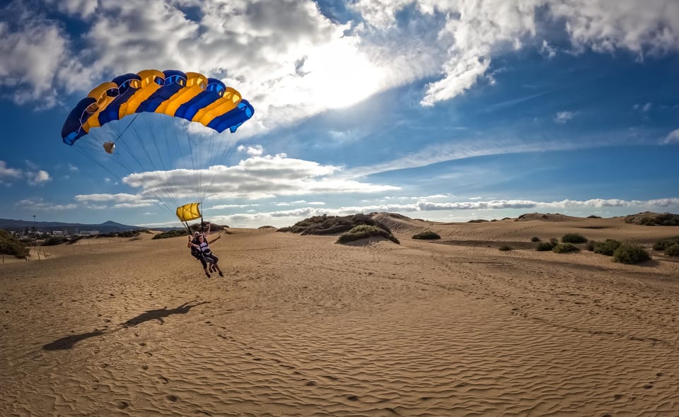 Gran Canaria : Skydiving over Maspalomas Dunes - Van Ride and Aeródromo El Berriel: The Build-Up Moment