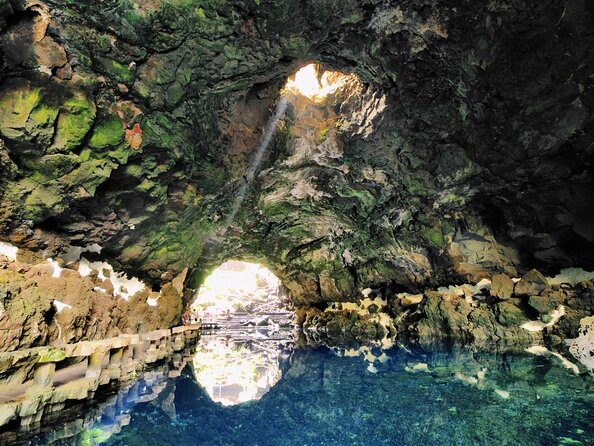 Grand Tour to Timanfaya and Jameos del Agua for cruise passengers - Mirador del Río: The 20-Minute Cliff Pause