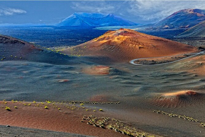 Grand Tour to Timanfaya and Jameos del Agua for cruise passengers - El Lago Verde (Green Lake) and Charco de los Clicos: The Last Look