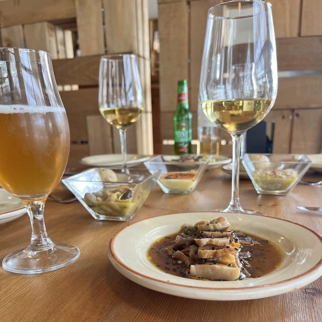 GUIDED TOUR + TASTE IN A MUSHROOM FARM - Getting oriented: mycology basics before you walk