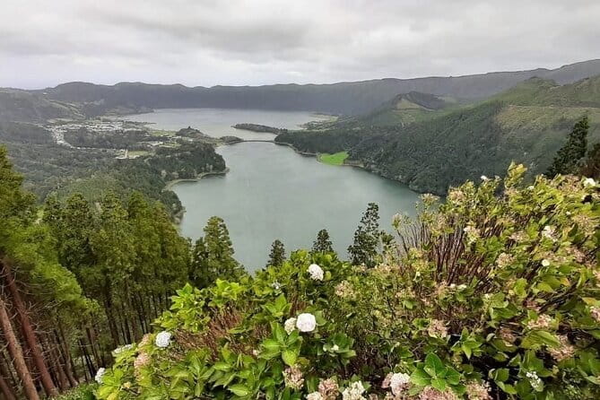 Guided Visit to the Crater and Volcano of Lagoa das Sete Cidades - Quick highlights