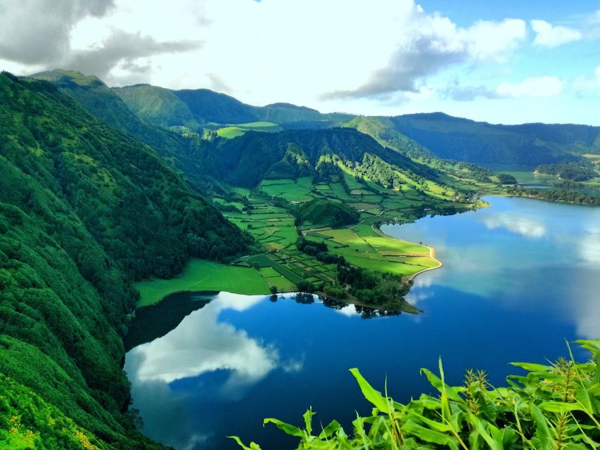 Half-Day 4X4 Tour Sete Cidades. Off the beaten Track. - From Cruise Port to the Crater Rim: The Practical Part
