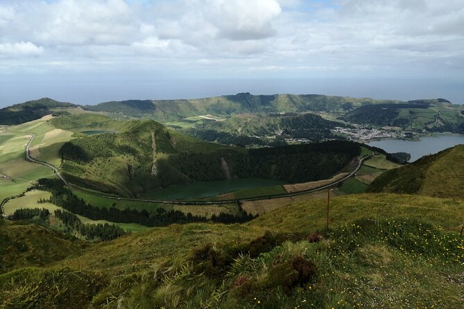 Half-Day 4x4 Tour to Lagoa das Sete Cidades - Stop 1: Caldeira das Sete Cidades and the Crater Shore Walk
