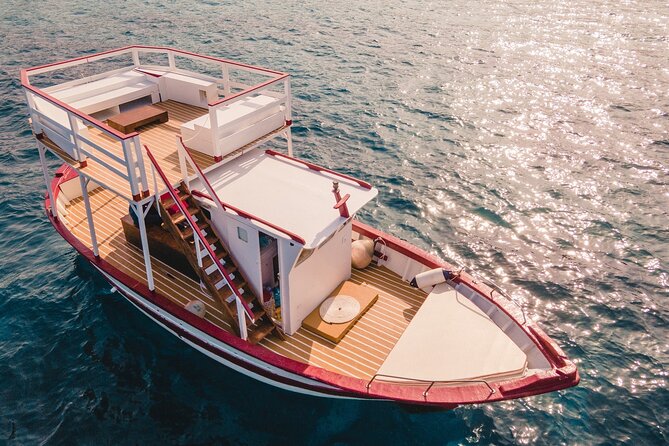 Half Day Boat Tour on the Syracuse Coast with Lunch - Comfort, space, and the boat vibe (bathroom included)