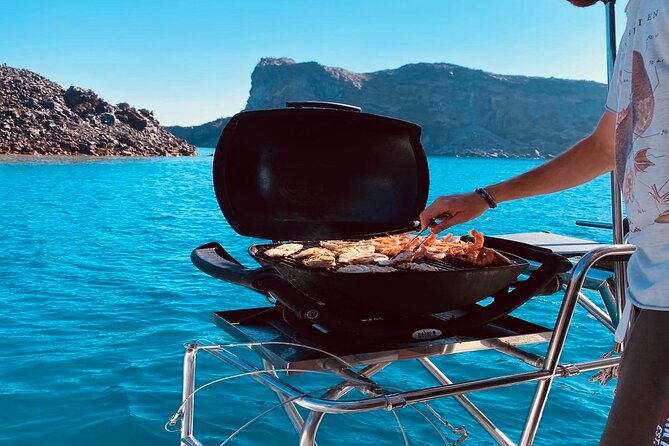 Half-Day Exclusive Catamaran Cruise in Santorini with Meal and Open Bar - Timing, weather, and how to get the sunset you want