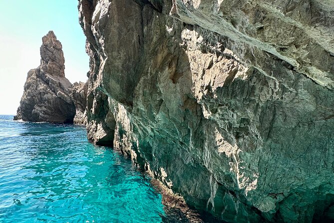 Half Day Private Boat Tour of Capri - What’s on board: snorkeling gear, towels, shower, Bluetooth, and drinks