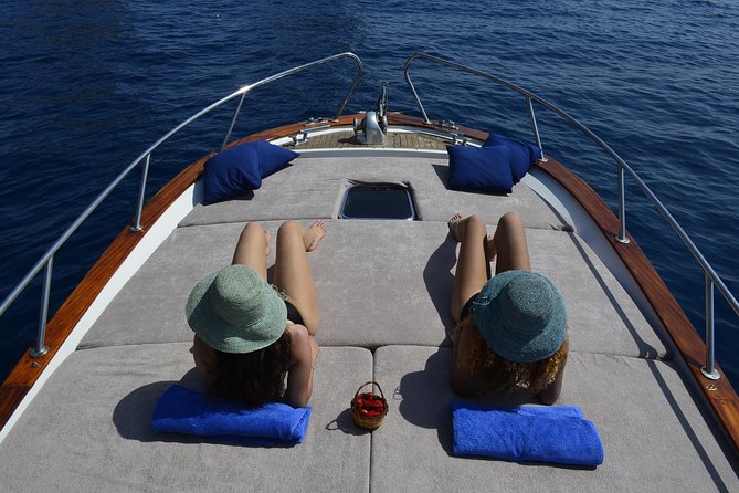 Half day tour of Capri by private boat - Cave of the Coral and the west-coast finishing touches
