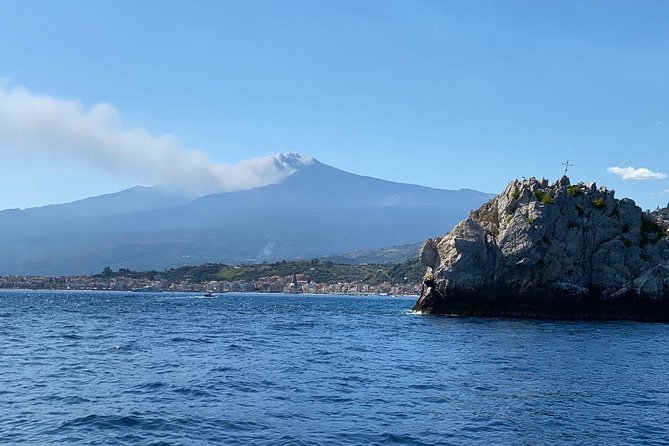 Half day with lunch in luxury private tour - The coast route: Isola Bella, Mazzarò, Mermaid’s Cave, and more
