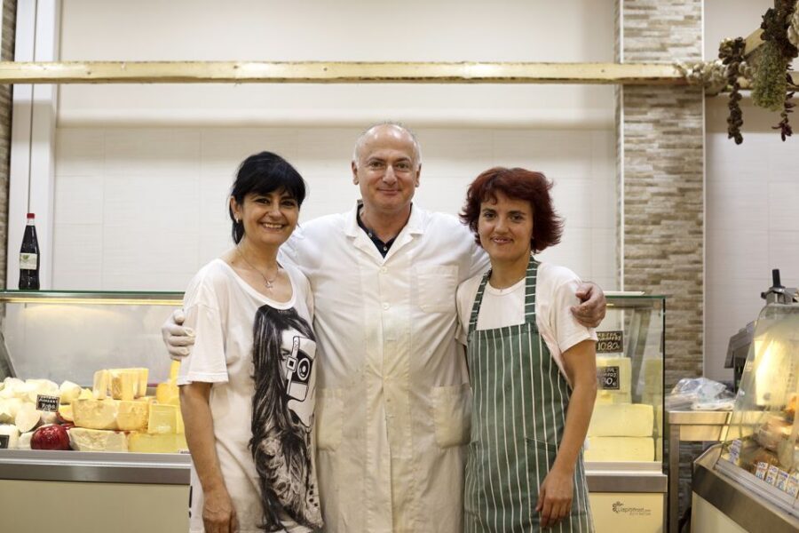 Heraklion: Food Tastings Walking Tour - Getting Started at Eleftherias Square (The Easy, Central Meet)