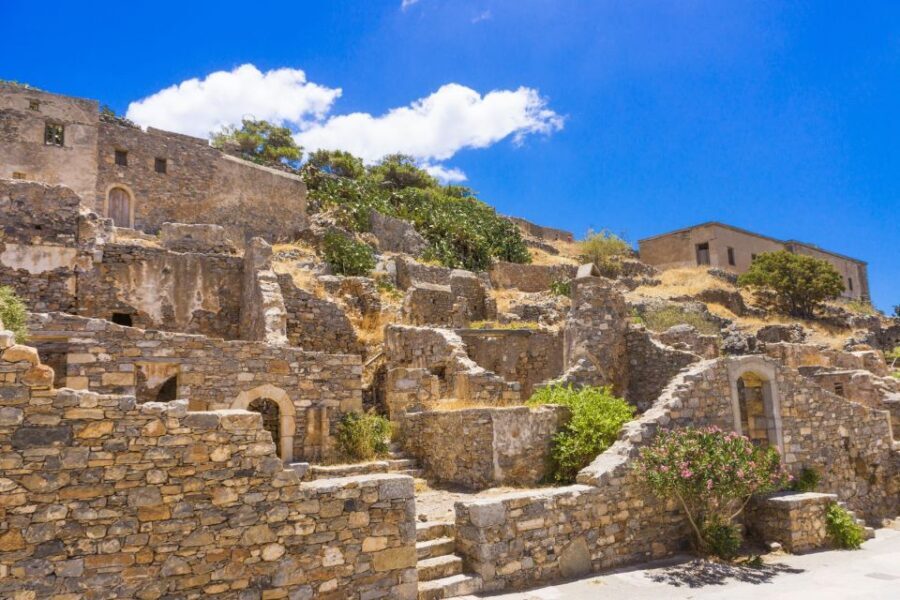 Heraklion: Spinalonga, Agios Nikolaos, Elounda & Plaka Tour - Agios Nikolaos and the Lake of Voulismeni: your easy win stop