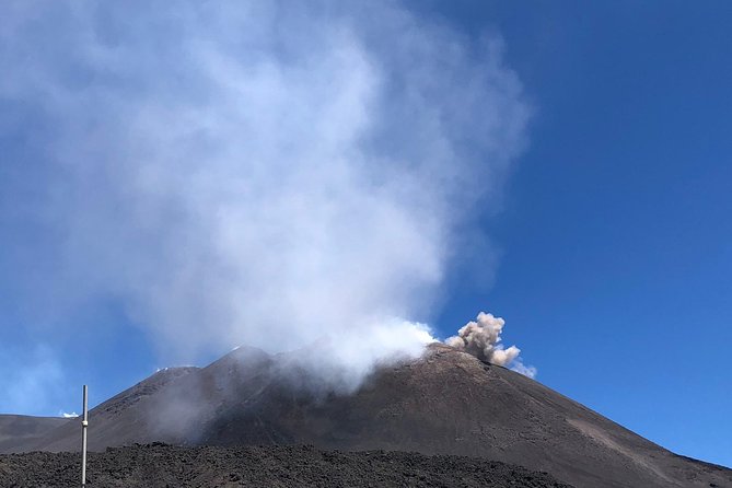 Hiking at 2900m on Mount Etna - Tour size, English service, and the guide interaction you’ll notice
