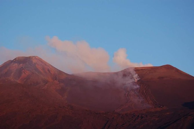 Hiking at 2900m on Mount Etna - Getting up the mountain: cable car and 4x4 shuttle add to the budget