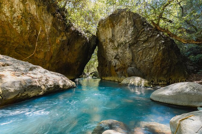 Hiking Tour of La Leona Waterfall with Lunch - What to Wear: Water Shoes With Grip, Plus a Dry-Body Plan