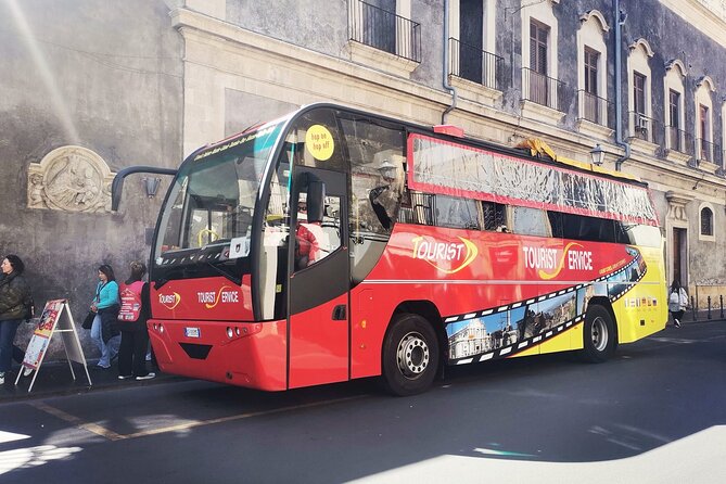 Hop on hop off Catania-Acicastello-Acitrezza panoramic bus - On-board experience: English narration vs. real-world traffic