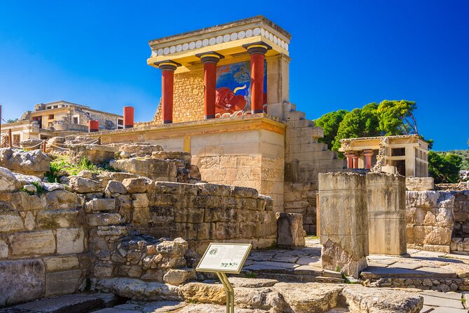 Hop-On Hop-Off Sightseeing Bus Tour in Heraklion - The city route stops: from the cruise terminal to Knossos and back