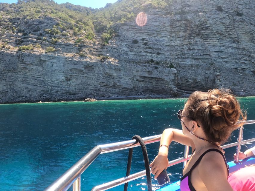 Ibiza: Boat Trip to Margaritas Islands and Aquarium Ticket - Back on Board: Passing Cala Gració, Cala Salada, and the Hidden Corners