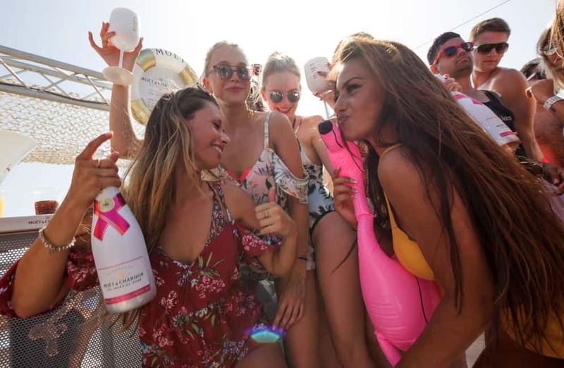 Ibiza: Bottomless Brunch at Ibiza Boat Club with Drinks & DJ - The Crowd and the Vibe: Mature, Premium, Social Without Being Too Crowded