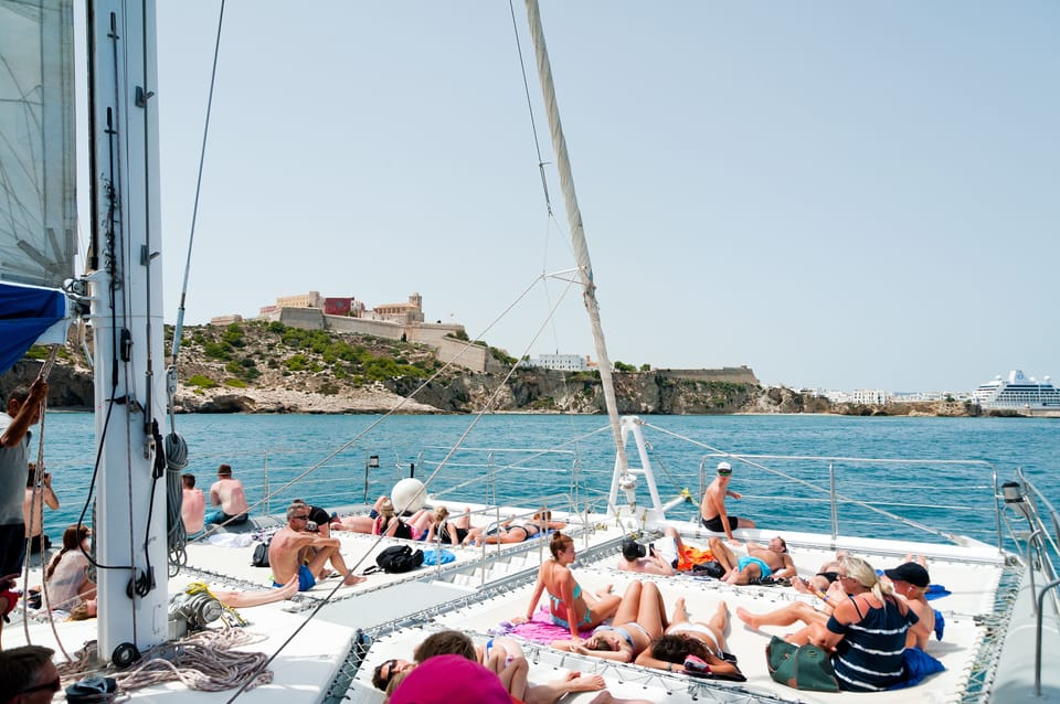 Ibiza: Catamaran Cruise to Formentera with Meal and Drinks - Meeting Sun Cat at Botafoch and Getting Comfortable Fast
