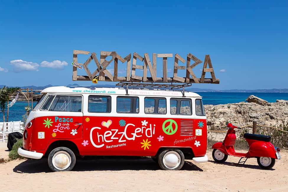Ibiza: Formentera Boat Cruise with Paddle, Snorkel & Lunch - Ses Illetes: snorkeling with clear-water time