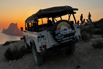 Ibiza - Secret Spots 4X4 Tour in Land Rover Defender - Stop 1: Es Cubells Beach for the Quiet-Feeling Hour