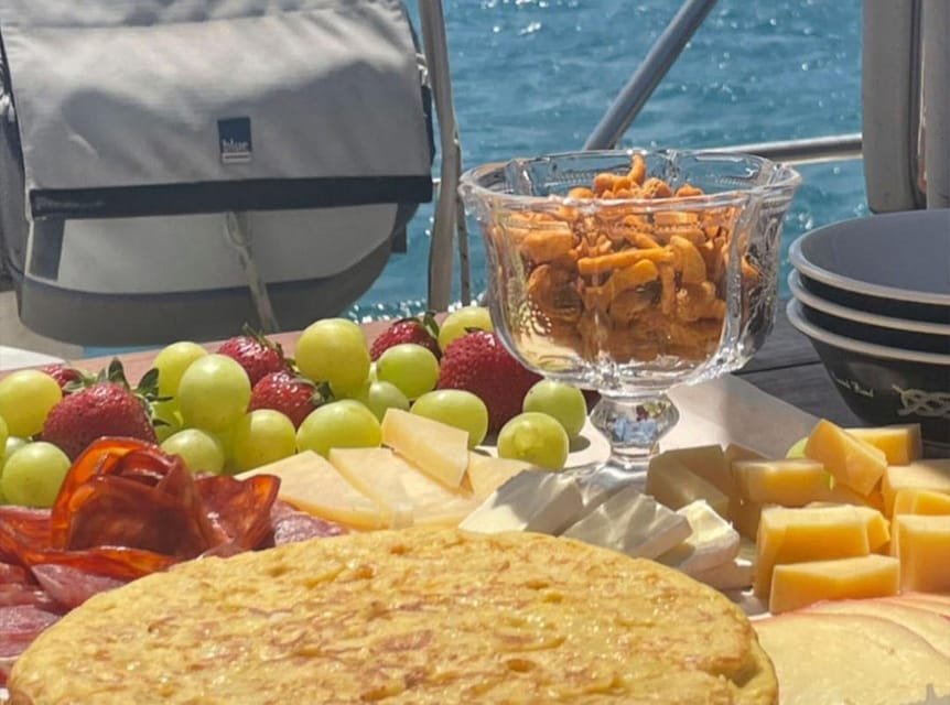 Ibiza: Sunset boat trip with appetizers, only up to 6 guests - Who’s running the boat: the difference between a tour and a hosted evening